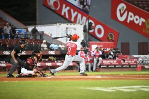 Leones dominaban 1-0 partido suspendido por desperfecto eléctrico