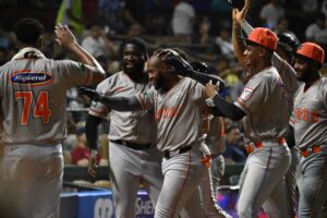 Grand Slam de Bryan De la Cruz guía a Toros a una victoria sobre Licey