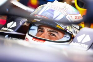Checo provoca la primera bandera roja y Ferrari marca el ritmo en unos test de Baréin llenos de drama