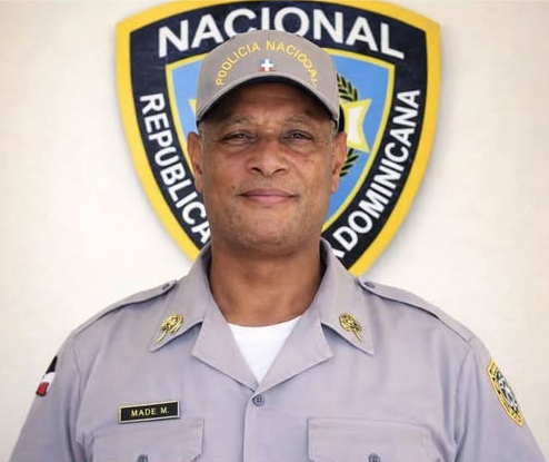 Coronel de la Policía Nacional, Fausto Madé Ramírez, detenido tras ser acusado de agredir físicamente a una joven en el sector Los Mina