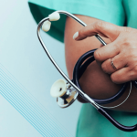 Fuente base: Información adaptada y ampliada a partir de datos difundidos por la Organización Mundial de la Salud (OMS) y reportes informativos proporcionados en el texto original compartido por el usuario.